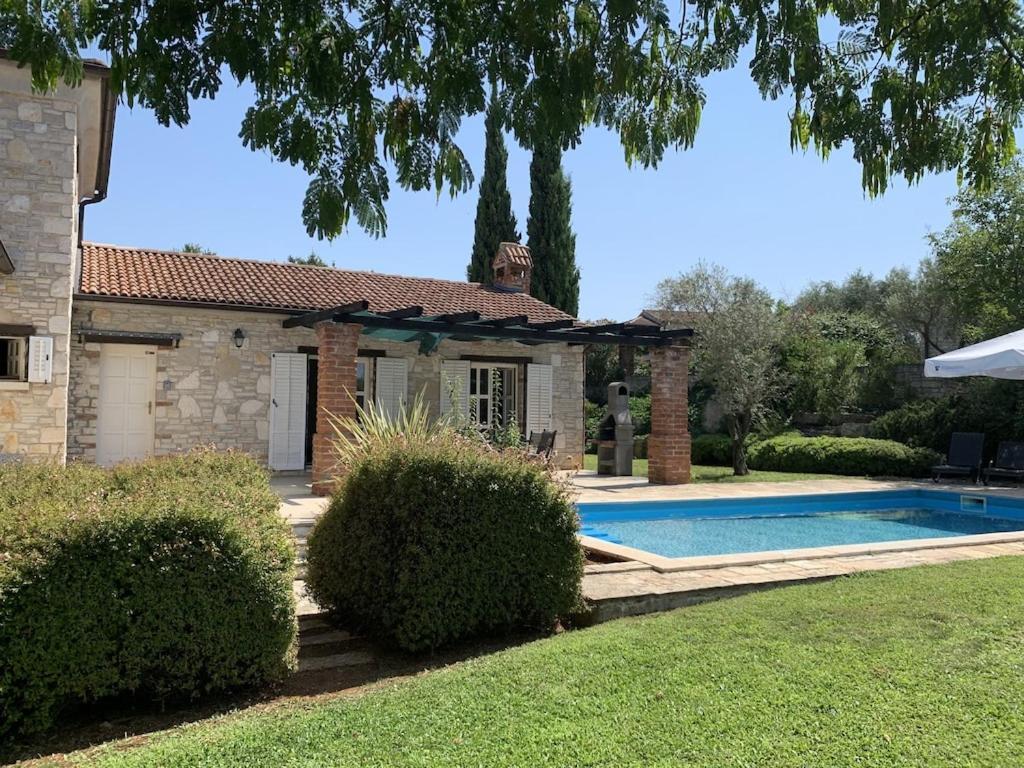 Villa Melissa - Istrisches Steinhaus Mit Pool In Guter Lage Sveti Lovreč Pazenatički Dış mekan fotoğraf