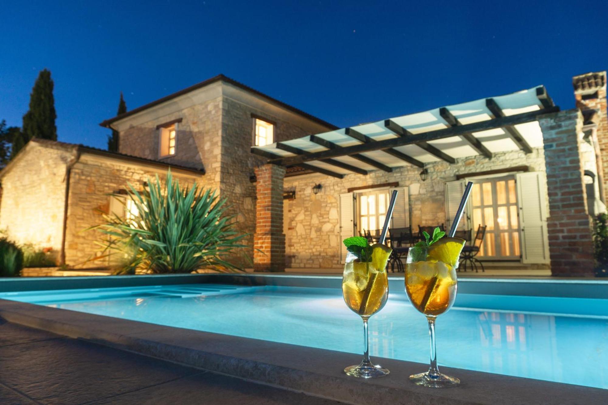 Villa Melissa - Istrisches Steinhaus Mit Pool In Guter Lage Sveti Lovreč Pazenatički Dış mekan fotoğraf