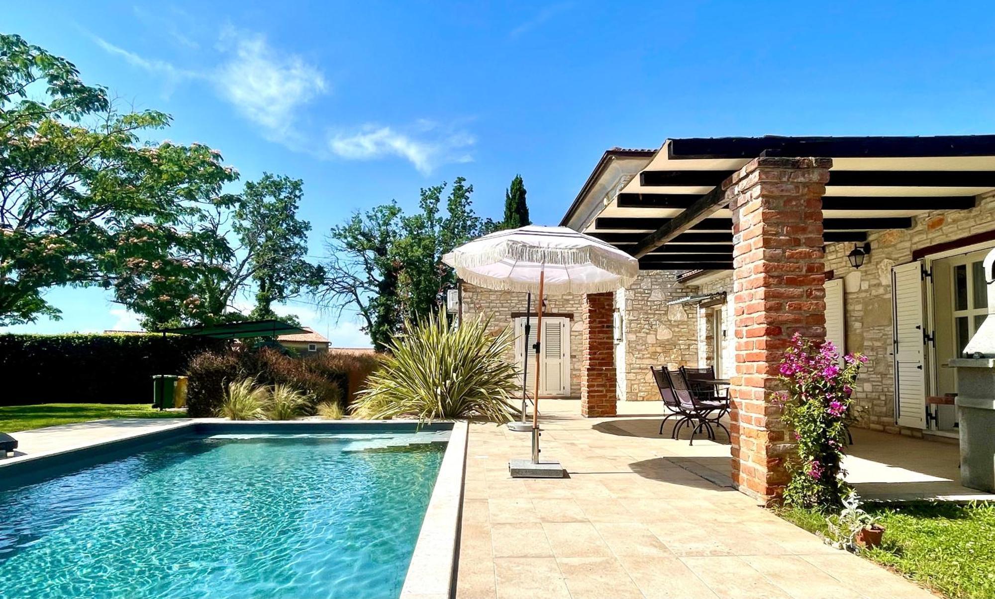 Villa Melissa - Istrisches Steinhaus Mit Pool In Guter Lage Sveti Lovreč Pazenatički Dış mekan fotoğraf