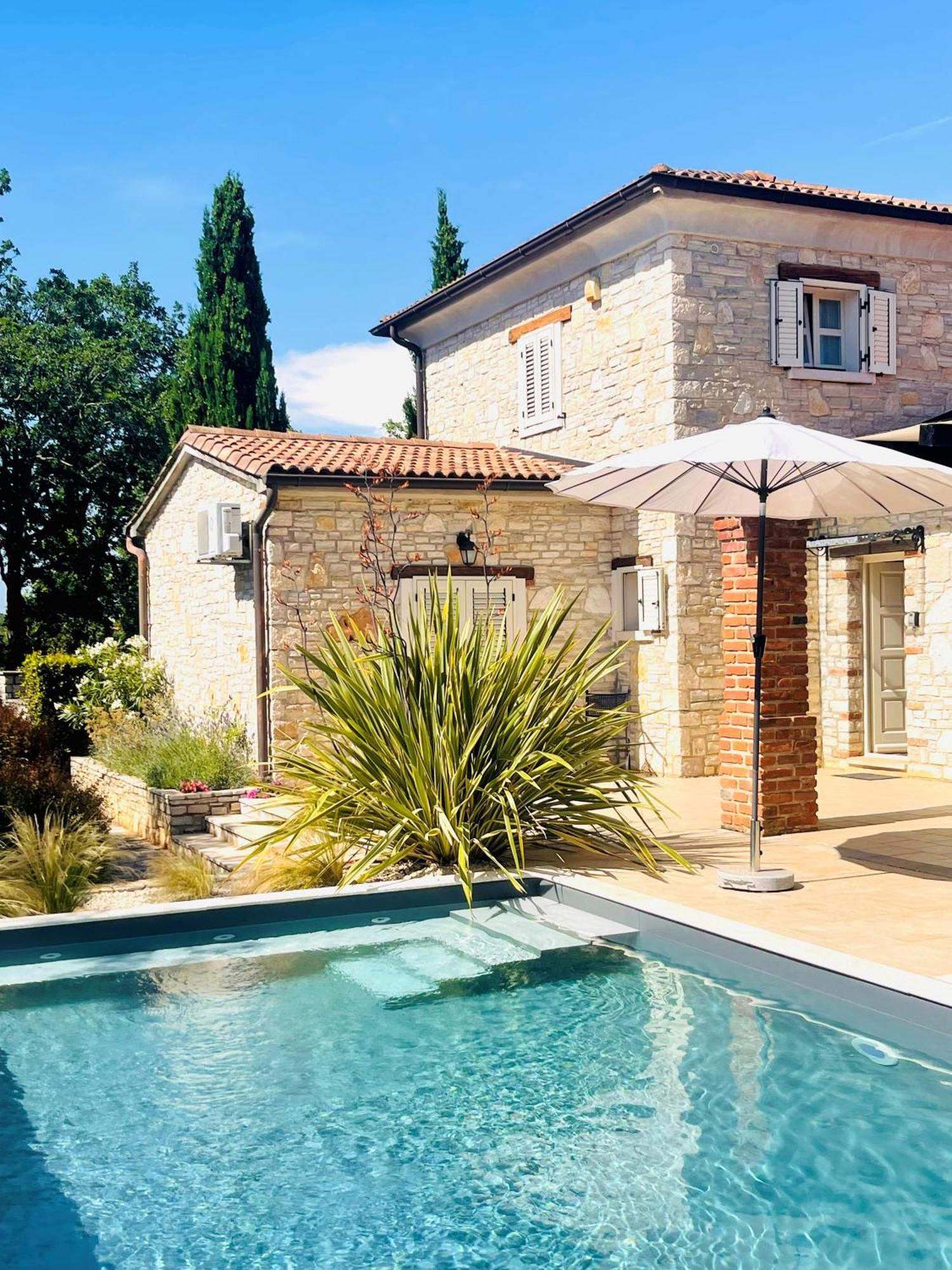 Villa Melissa - Istrisches Steinhaus Mit Pool In Guter Lage Sveti Lovreč Pazenatički Dış mekan fotoğraf